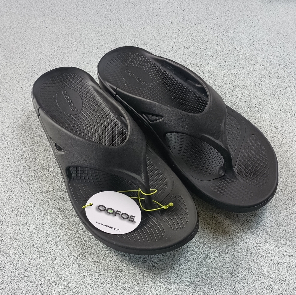 OOFOS Black Comfort Sandals Flip-flops NWT (M15/W17)